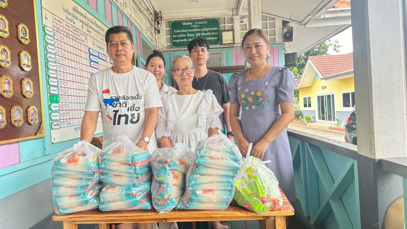โรงเรียนวัดสิงห์ฯ ได้รับมอบข้าวสาร และน้ำยาล้างจาน นำมอบโดยครอบครัวประสมสุข